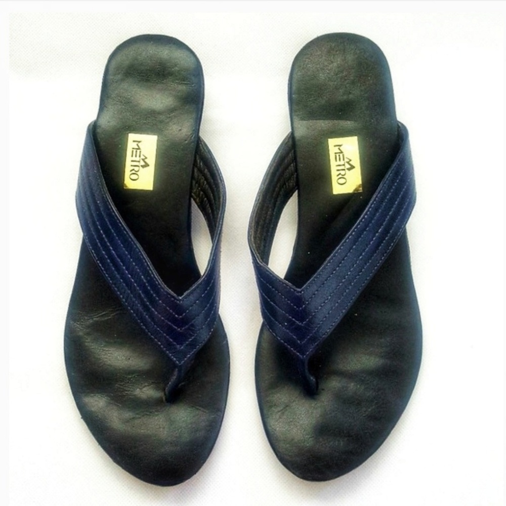 Women Metro Leather Navy Thong Sandals Sz.7
